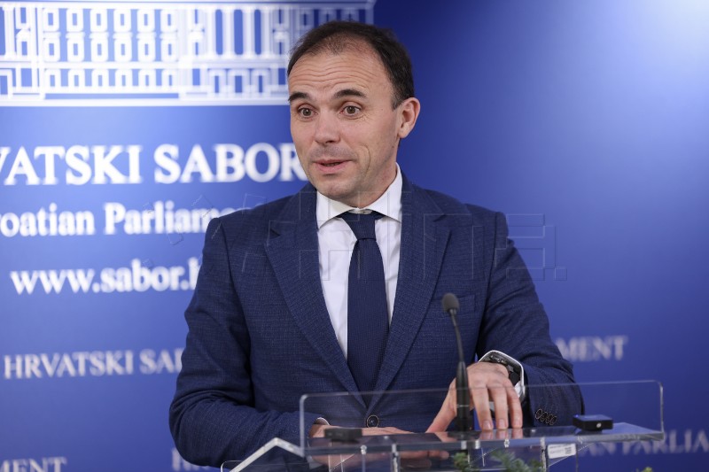 Tiskovna konferencija Lorisa Peršurića