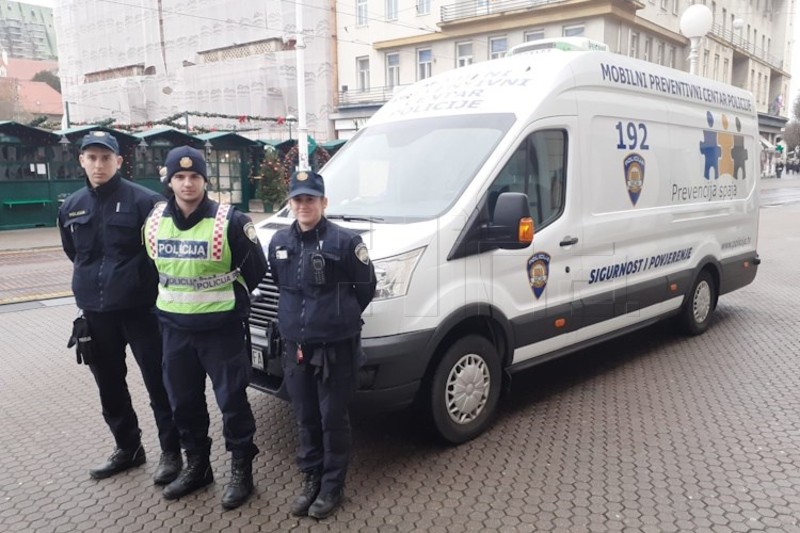 PUZ: Mobilni preventivni centar policije na Trgu bana Jelačića