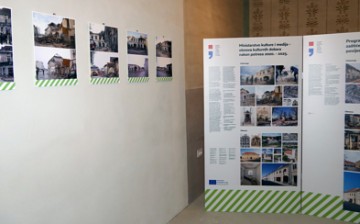 U Petrinji na petu godišnjicu razornog potresa izložba fotografija Hine 