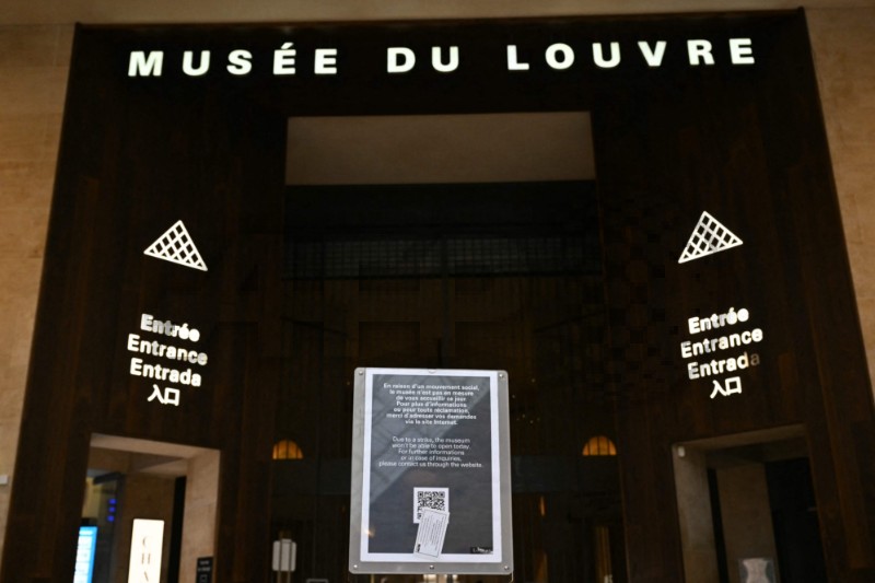 FRANCE-CULTURE-MUSEUM-TOURISM-STRIKE-LOUVRE