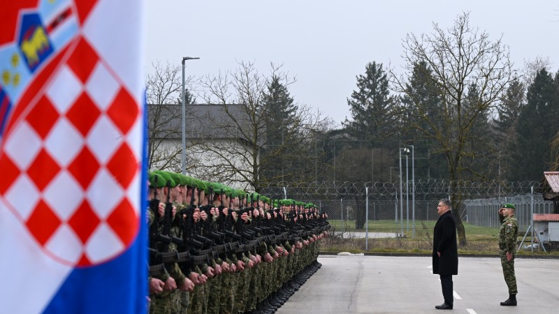Predsjednik Milanović posjetio Zapovjedništvo Hrvatskog ratnog zrakoplovstva