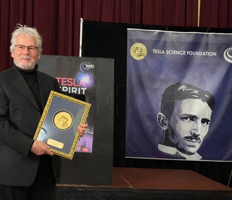 Hrvatski kipar Pero Jelisić dobio u New Yorku nagradu Tesla Spirit Award 