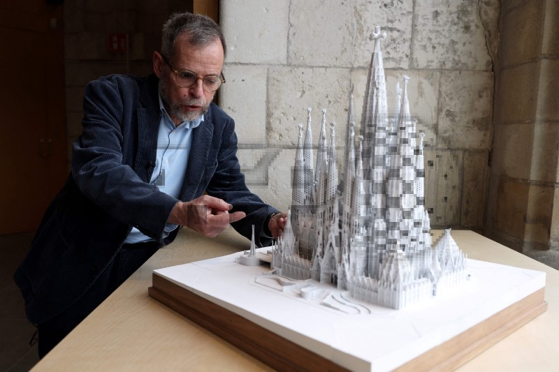 SPAIN-ARCHITECTURE-MONUMENT-RELIGION-HOUSING
