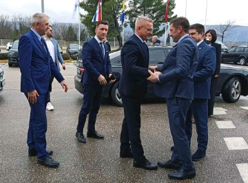 Potpisani ugovori o izgradnji mosta kod Čapljine i za zrakoplovnu vezu Mostar-Zagreb