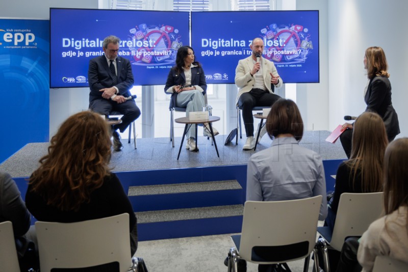 Glavak: Digitalna zrelost: gdje je granica i treba li je postaviti?