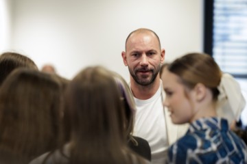 Glavak: Digitalna zrelost: gdje je granica i treba li je postaviti?