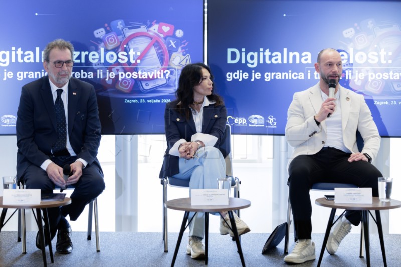 Glavak: Digitalna zrelost: gdje je granica i treba li je postaviti?