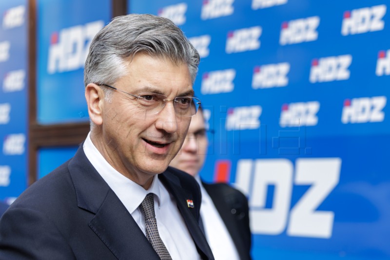 Dolasci na sjednicu Predsjedništva i Nacionalnog odbora HDZ-a
