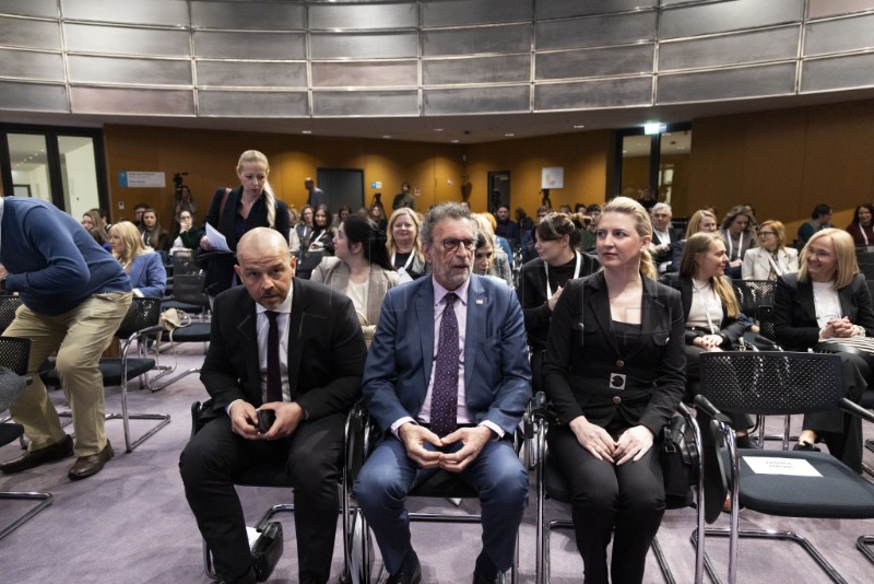 Predstavljeni rezultati istraživanja o AI-u i digitalnoj dobrobiti učenika