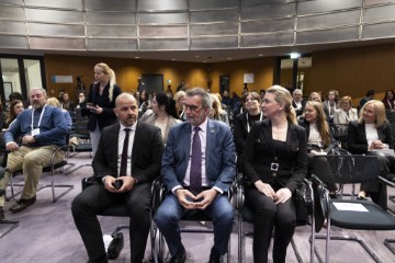 Predstavljeni rezultati istraživanja o AI-u i digitalnoj dobrobiti učenika