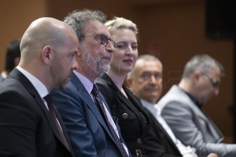 Predstavljeni rezultati istraživanja o AI-u i digitalnoj dobrobiti učenika