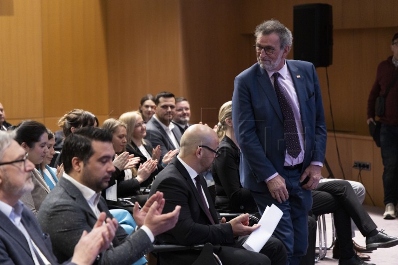 Predstavljeni rezultati istraživanja o AI-u i digitalnoj dobrobiti učenika