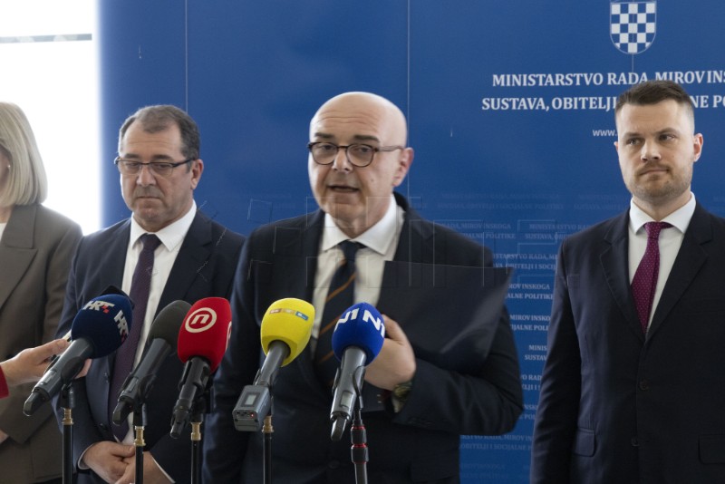 Konferencija za medije o početku isplate uvećanih prijevremenih mirovina