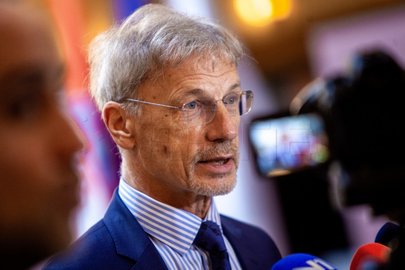 HNB učenička debata