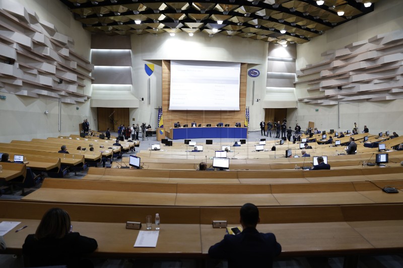 BiH: U Parlamentu pokušavaju smanjenjem trošarina utjecati na cijene goriva
