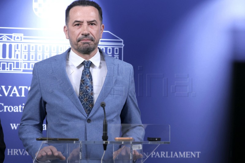 Igor Peternel održao konferenciju za medije