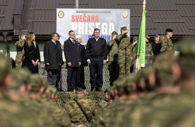Svečana prisega ročnika na temeljnom vojnom osposobljavanju u Slunju