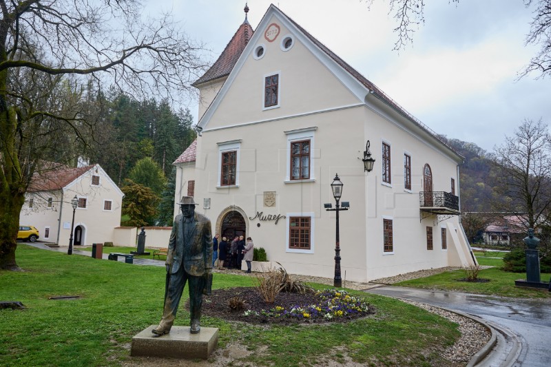 Samobor: Obnovljen Dvorac Livadić i Etno kuća