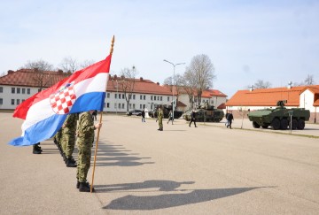 Ministar Anušić s hrvatskim vojnicima u Poljskoj