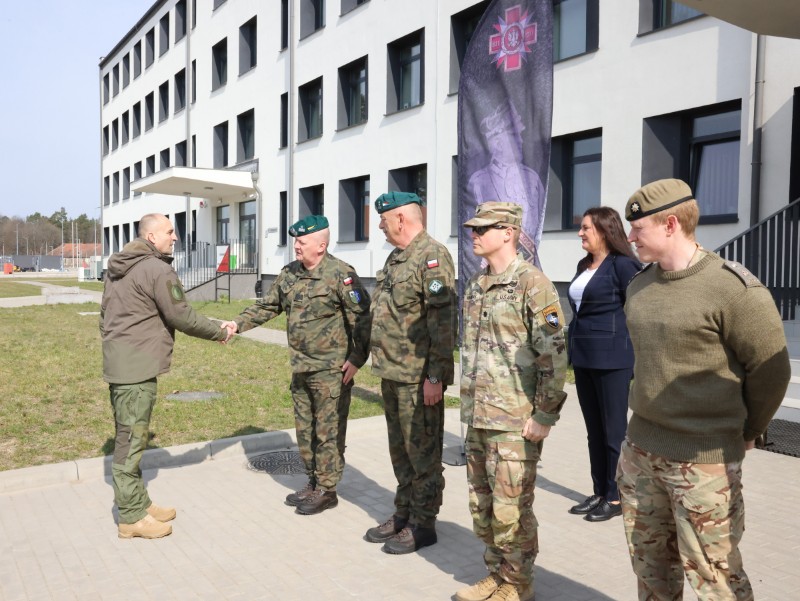 Ministar Anušić s hrvatskim vojnicima u Poljskoj