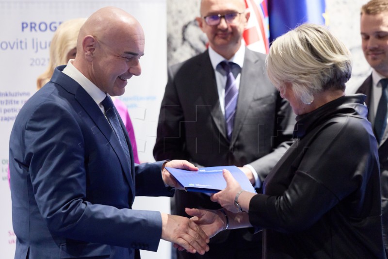 Dodijeljeni ugovori iz poziva ESF+ "Širenje mreže socijalnih usluga u zajednici"