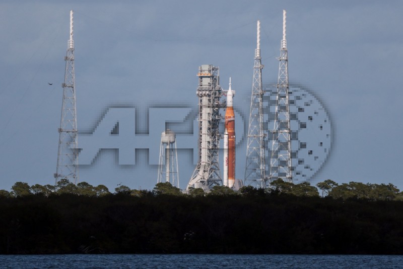 US-ARTEMIS-II-LAUNCHES-MANNED-TEST-FLIGHT-AROUND-THE-MOON