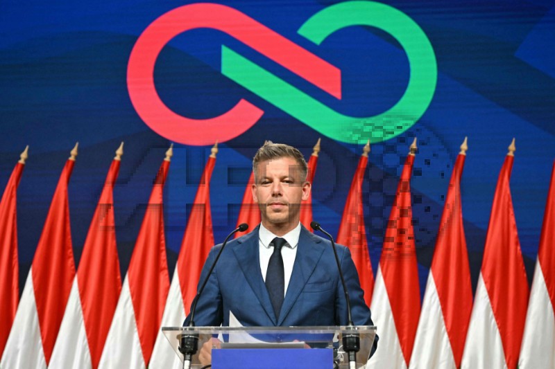 TOPSHOT-HUNGARY-POLITICS-ELECTION-MAGYAR-PRESSER