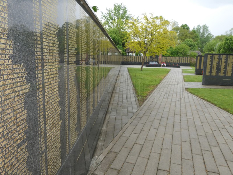 Plenković i Kajtazi položili vijenac u znak sjećanja na Rome, žrtve ustaškog koncentracijskog logora Jasenovac