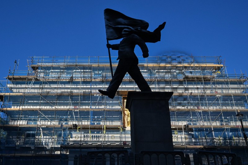 BRITAIN-ART-STATUE-BANKSY