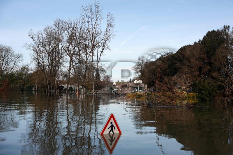 FILES-FRANCE-WEATHER-FLOOD