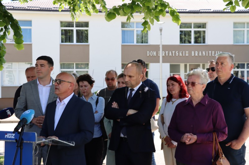 Anušić uz Trnku i Bušića