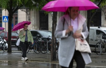 DHMZ: Naoblačenje sa zapada s mjestimičnom kišom