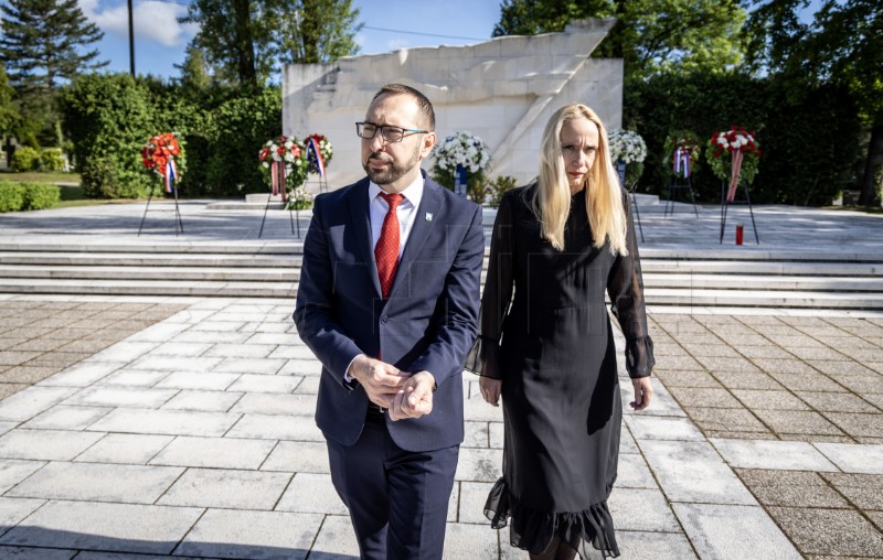 Tomašević položio vijence na Dan pobjede nad fašizmom i Dan oslobođenja Zagreba