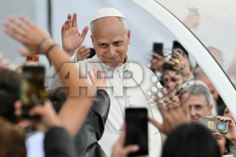 ITALY-VATICAN-POPE-NAPLES