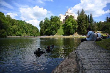 Ronici iz cijele Hrvatske čistili Trakošćansko jezero, stižu i lađari 