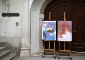 Konferencija i obilazak uoči otvorenja izložbe "Dvorac umjetnika/Na nebu od oblaka"