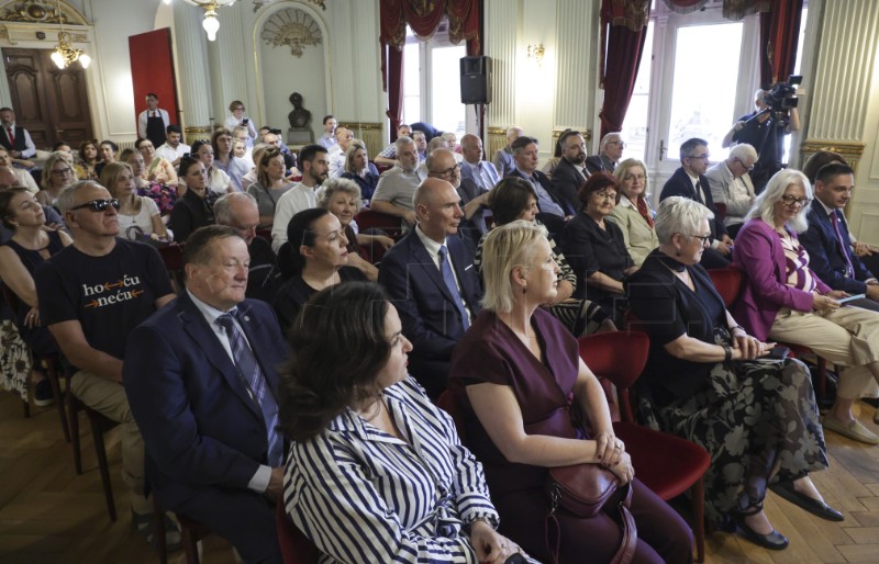 Okrugli stol "Kultura, jezik i identitet" 