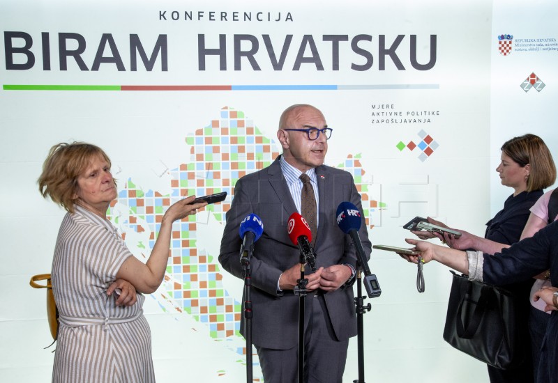 Ministar Ružić na konferenciji "Biram Hrvatsku"
