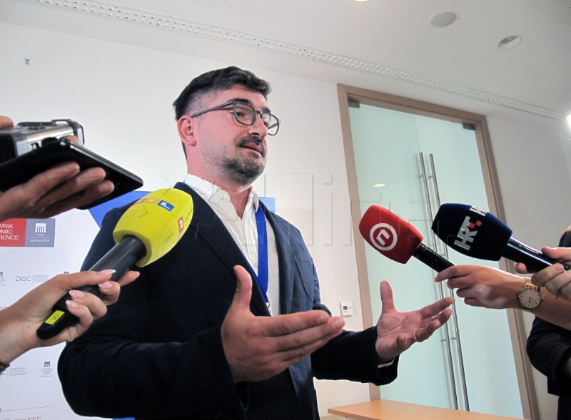 Mačkić paket Vlade nazvao "tragikomičnim": To je zapravo akcija spašavanja proračuna