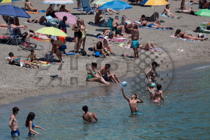 SPAIN-WEATHER-CLIMATE-WARMING-LEISURE-TOURISM