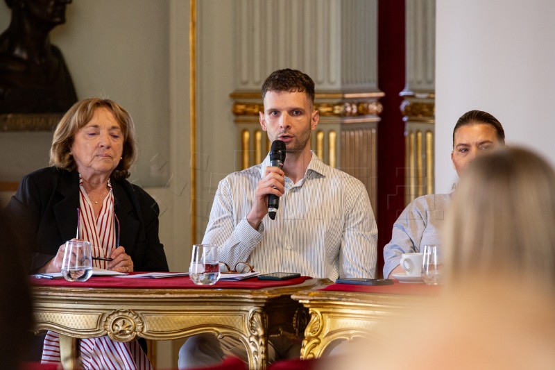 Kazališni doručak uoči premijere predstave "Idealan muž"