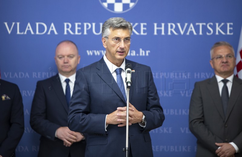 Predsjednik Vlade Andrej Plenković primio polaznike "Ljetne škole Domovina" 
