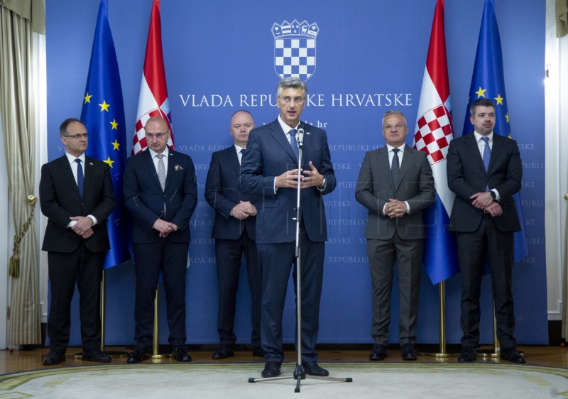 Predsjednik Vlade Andrej Plenković primio polaznike "Ljetne škole Domovina" 