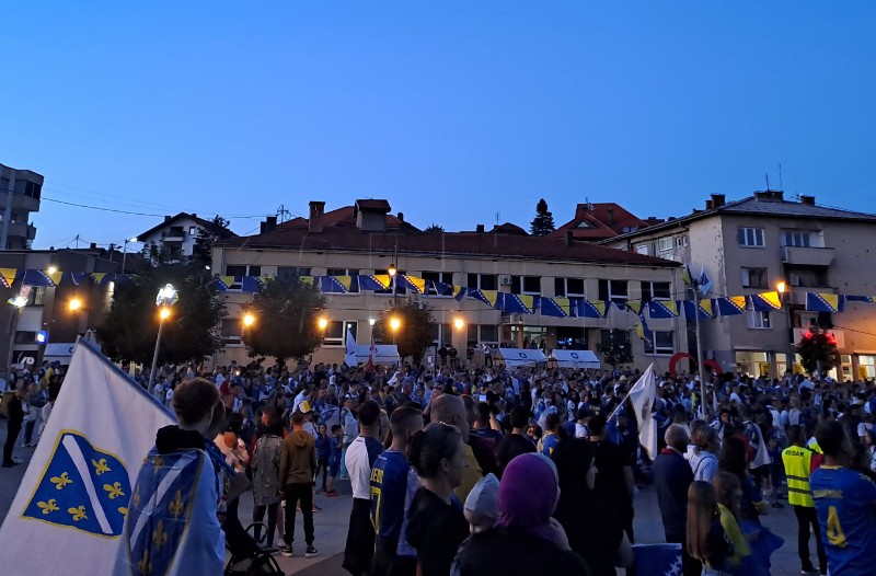 Praćenje utakmice reprezentacije BiH u Gradačcu