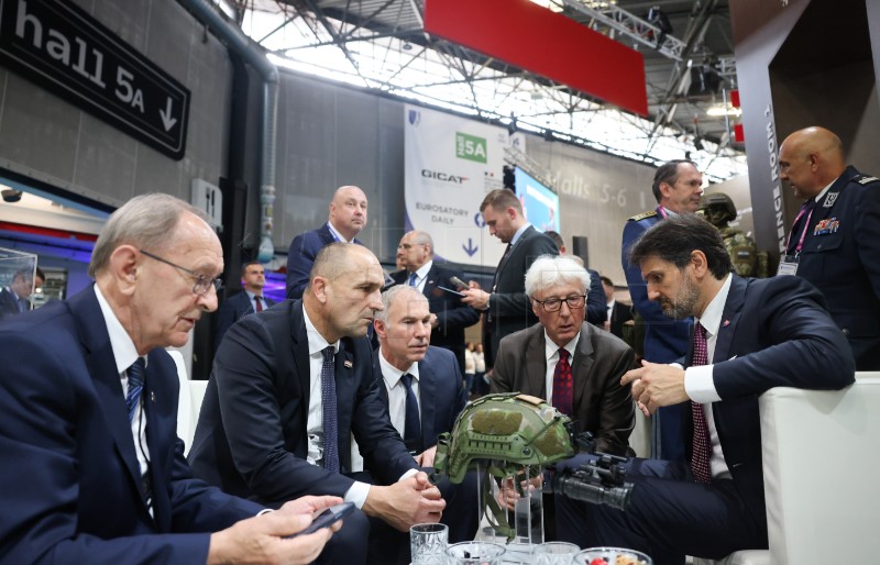 Anušić s Eurosatoryja 2026.: Vlada snažno podupire hrvatsku obrambenu industriju 
