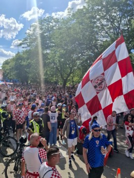 SP2026: Hrvatski navijači razvili zastavu u Torontu