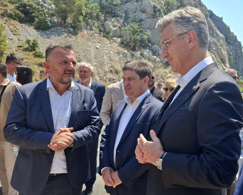 Plenković obišao novu prometnicu na Hvaru
