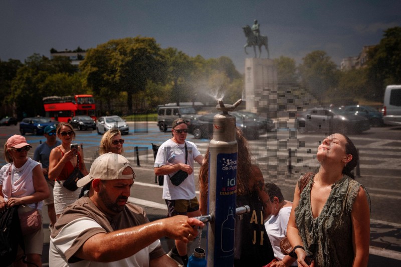FILES-FRANCE-WEATHER-CLIMATE-HEATWAVE