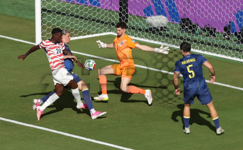 FOI-SOC-SPO-WCS-USA-V-BOSNIA-AND-HERZEGOVINA:-ROUND-OF-32-FIFA