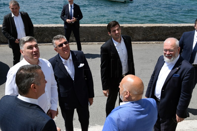 Milanović na sastanku s Hrvatima Crne Gore